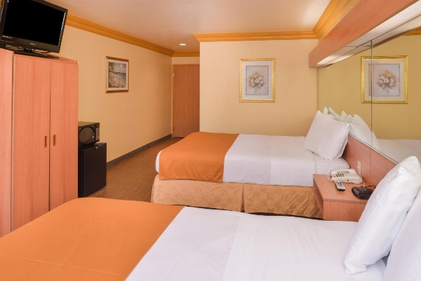 H3 Inn & Suites - LAX Airport - Los Angeles image 4