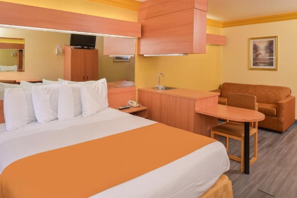 H3 Inn & Suites - LAX Airport - Los Angeles image 7