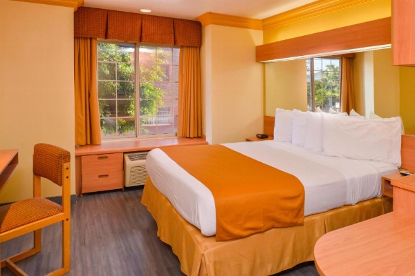 H3 Inn & Suites - LAX Airport - Los Angeles image 8