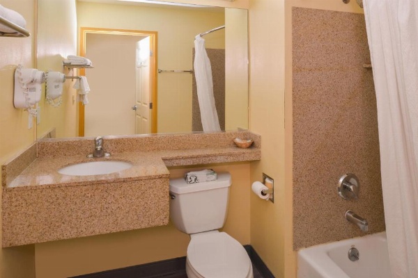 H3 Inn & Suites - LAX Airport - Los Angeles image 9